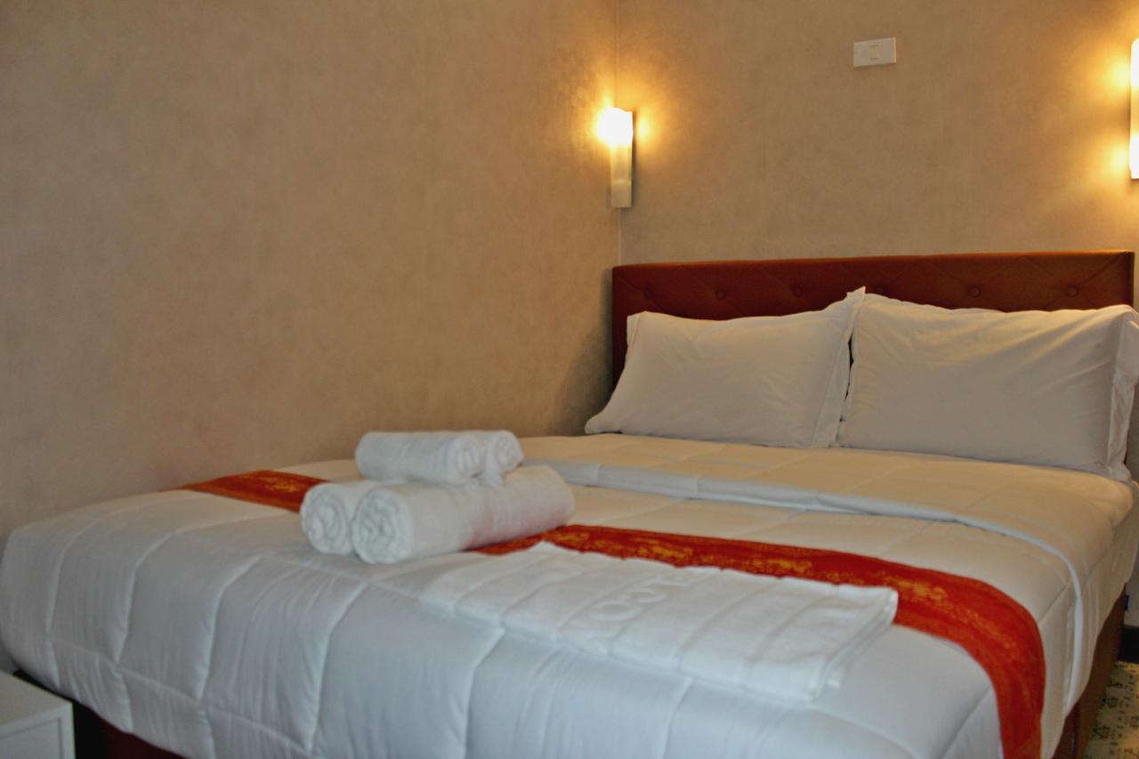 Everest Boutique Hotel Bangkok Esterno foto