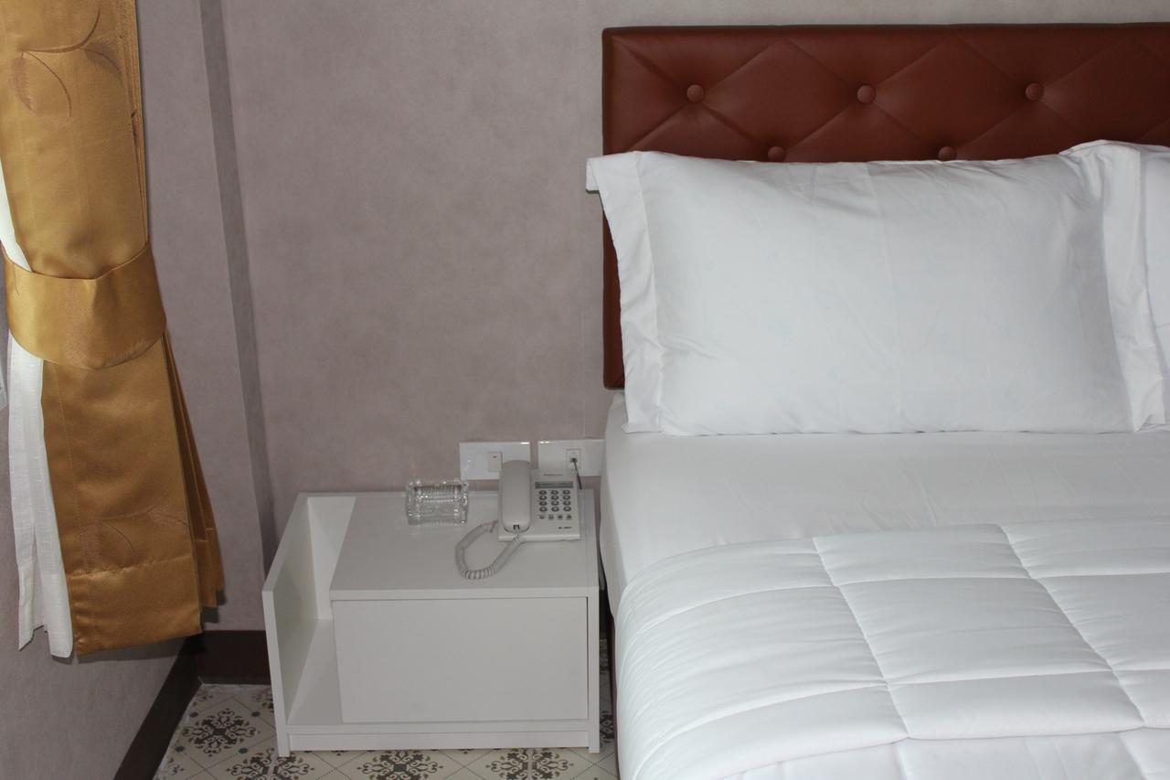 Everest Boutique Hotel Bangkok Esterno foto