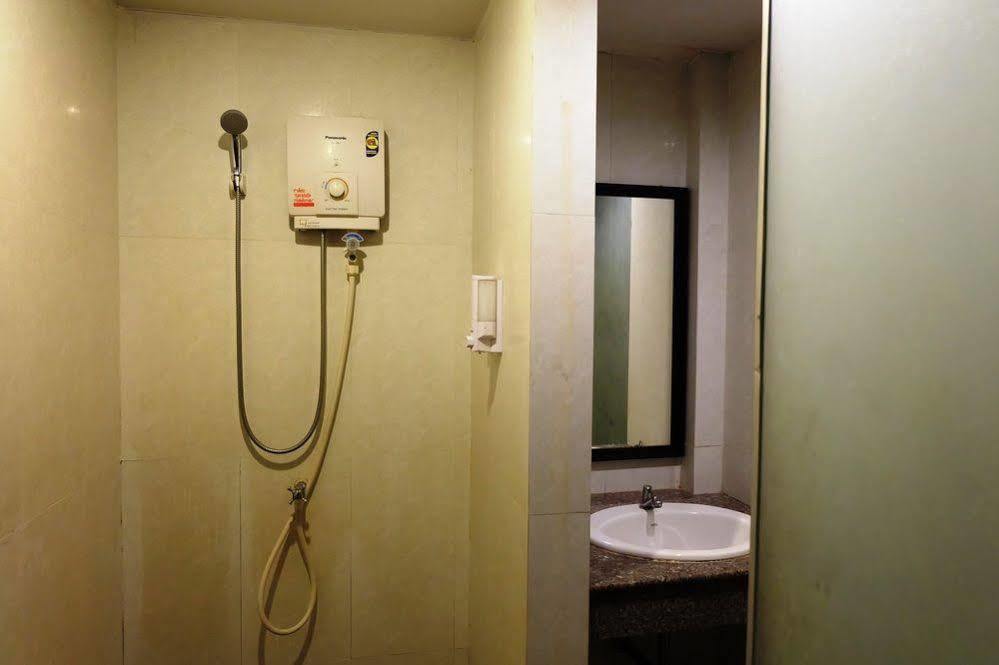 Everest Boutique Hotel Bangkok Esterno foto