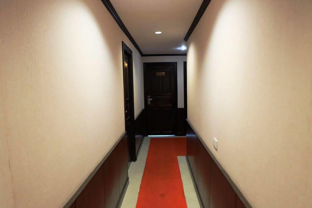 Everest Boutique Hotel Bangkok Esterno foto